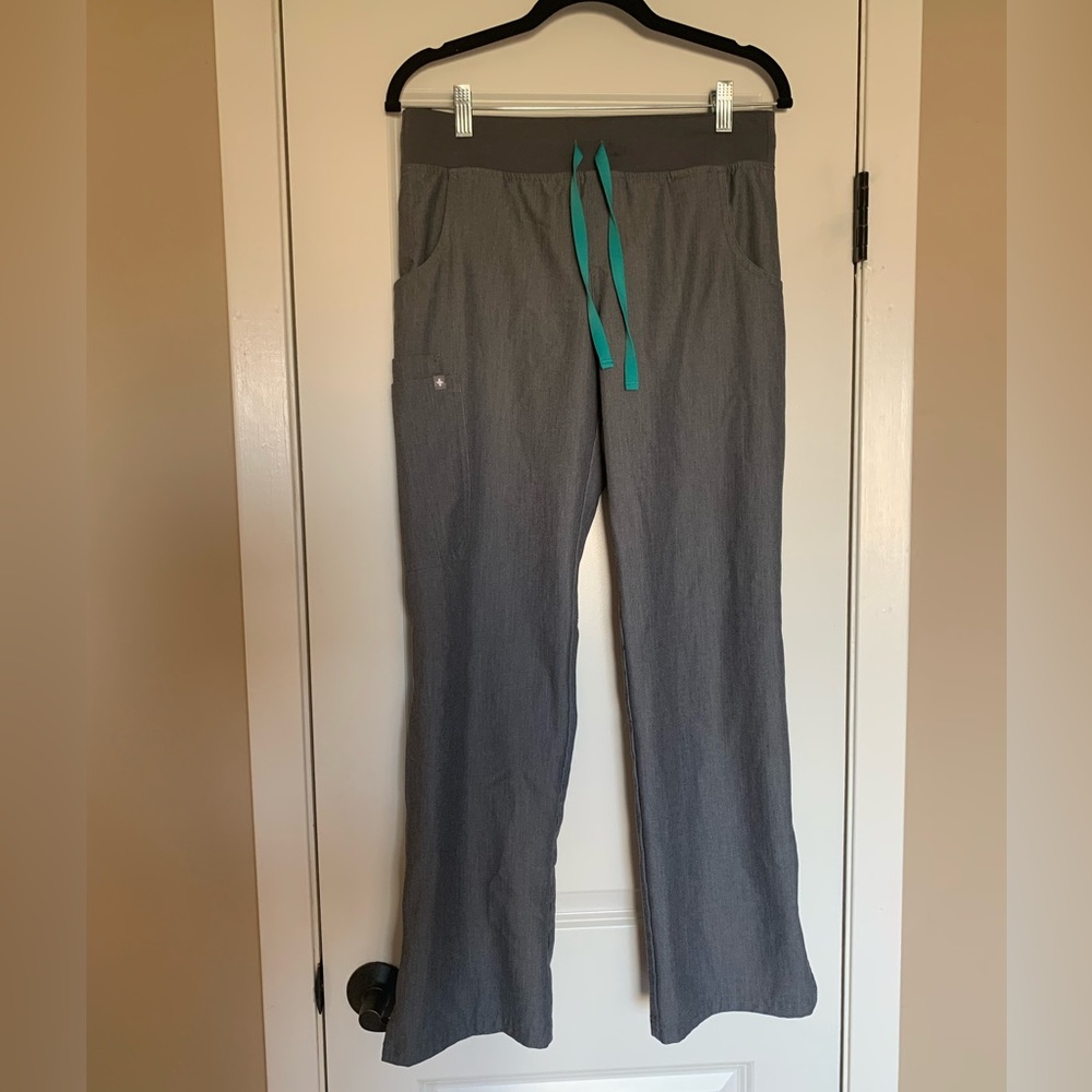 FIGS women's kade cargo scrub pants - small - graphite